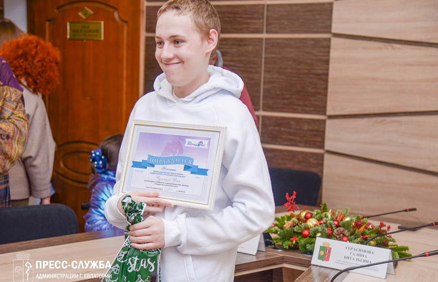 В Евпатории чествовали участников ежегодной премии «Преград нет!»